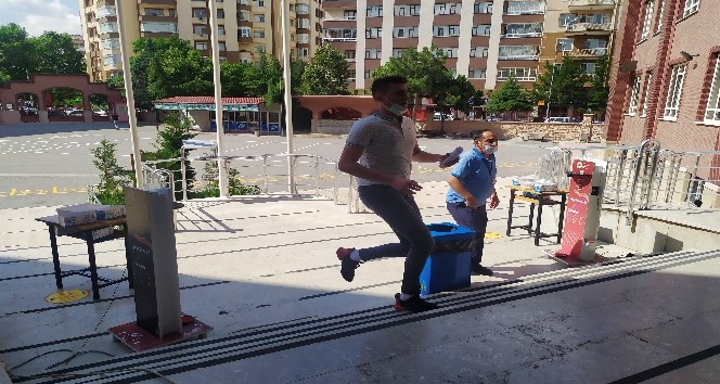 YKS’ye koşa koşa son anda yetiştiler