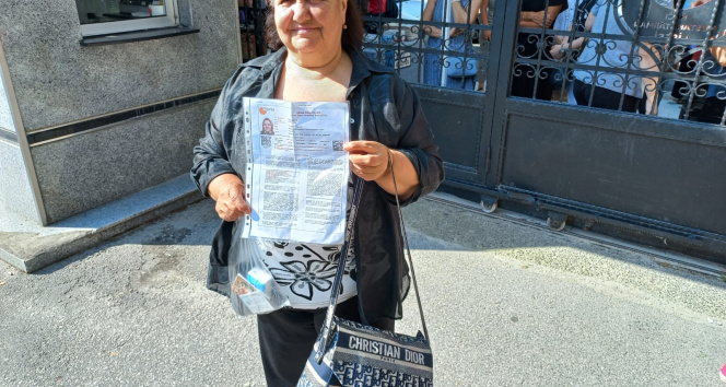 70 yaşındaki Yeter teyze, torunlarıyla birlikte üniversite sınavına girdi