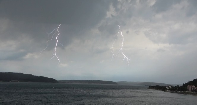 Çanakkale’de yaz ortasında fırtına