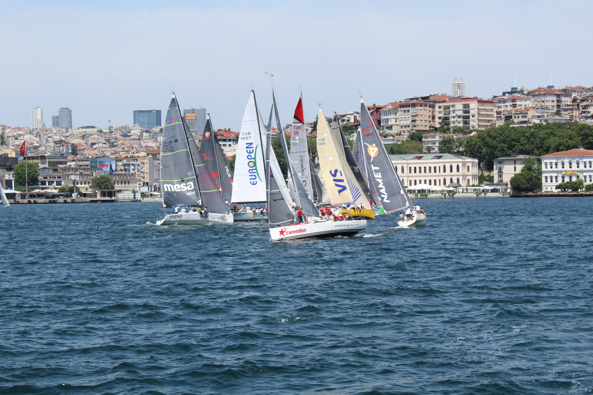 İstanbul Boğazı’nda yelken şöleni