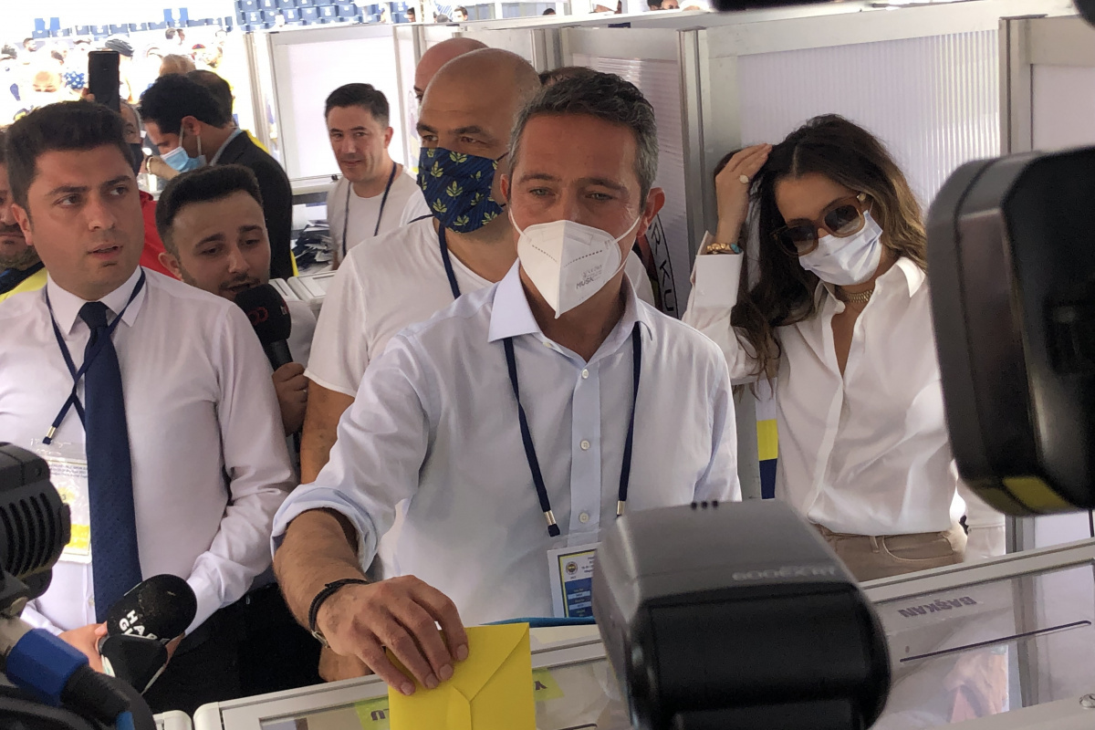 Fenerbahçe Başkanı Ali Koç oyunu kullandı