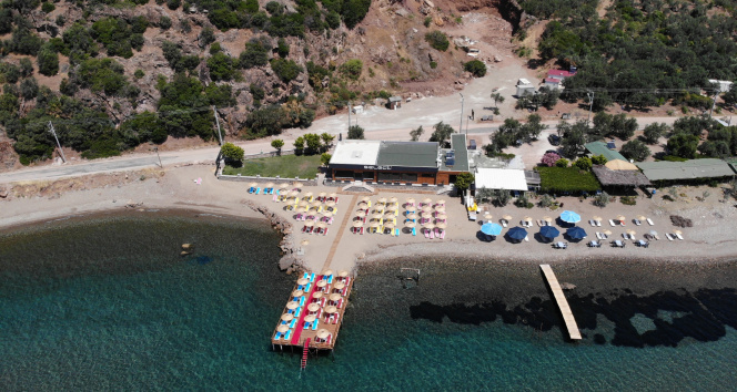 Assosta kaçak restoran ve plaj kısmına yıkım kararı