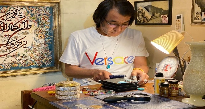 (Özel) Afganistanlı usta el, hat sanatını değerli taşlara işliyor