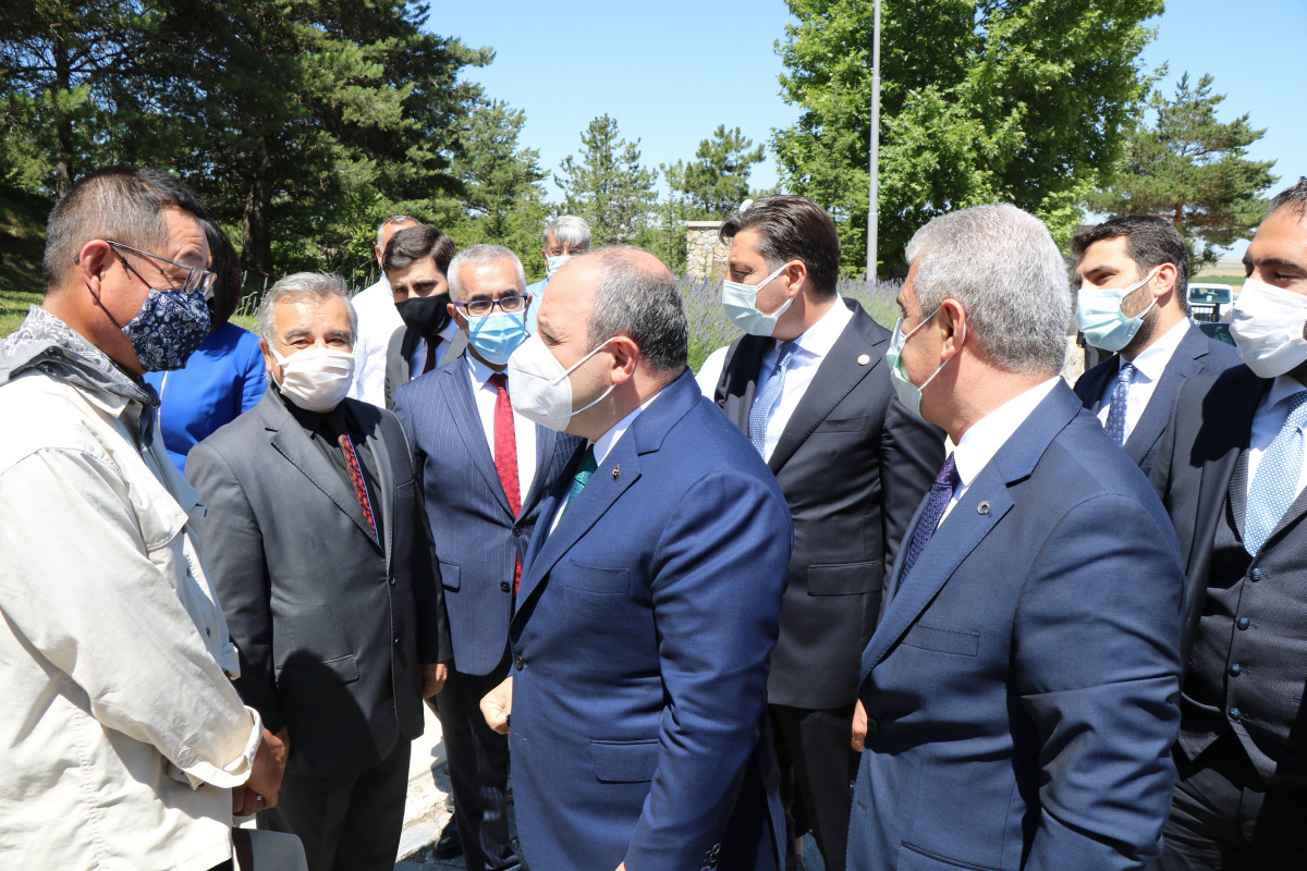 Bakan Varank ile Japon kazı sorumlusu arasında vatandaşlık diyalogu