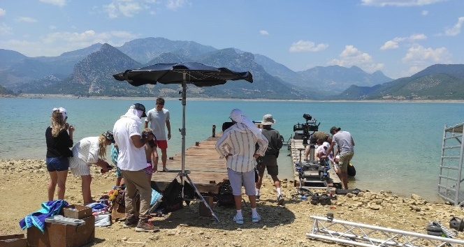 Kıvanç Tatlıtuğ ünlü deterjan markasının yüzü oldu