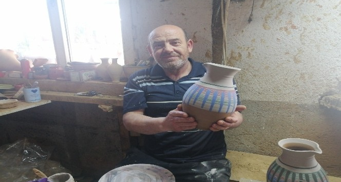 (ÖZEL) Çömlekçilik sanatı marifetli ustaların elleri ile artık renkleniyor