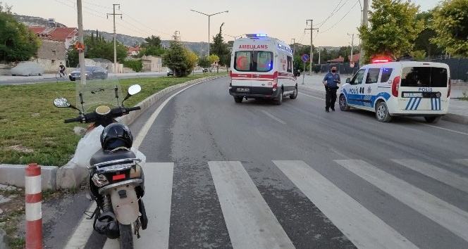 Motosiklet ile otomobil çarpıştı: 1 yaralı