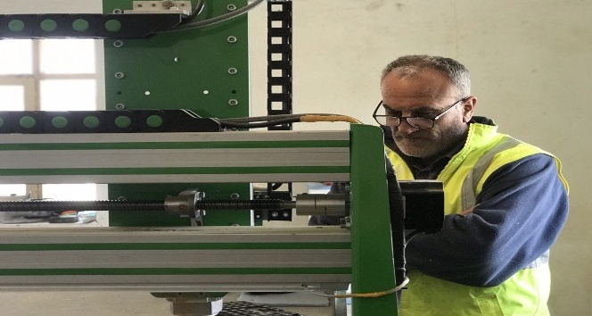 Eskiden fırçayla yaptığı eserleri şimdi üç boyutlu çalışıyor