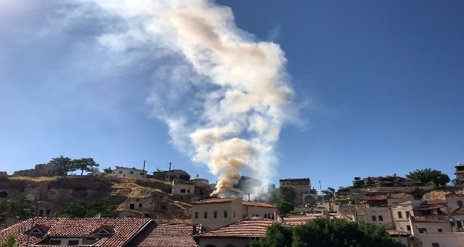 Avanos’ta metruk alanda çıkan yangın esnafın da yardımıyla söndürüldü