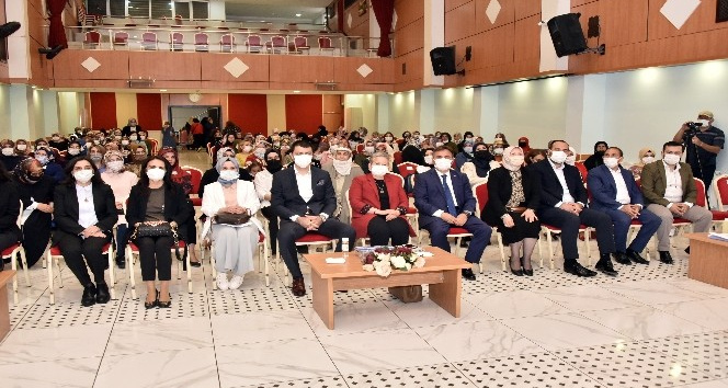 Gümüşhane’de “Kadınlarla Büyük Türkiye Yolunda” programı düzenlendi