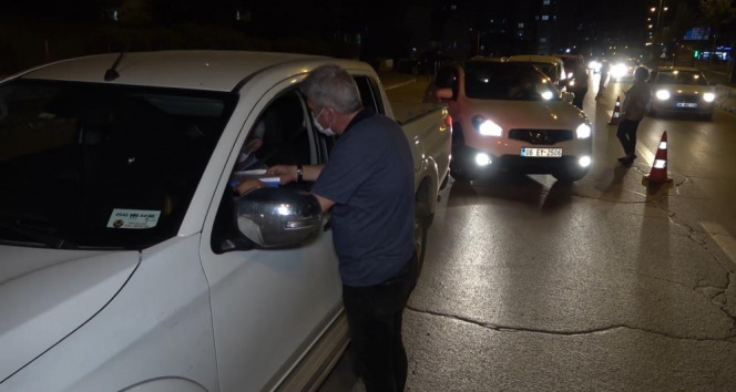 Sokağa çıkma kısıtlamasının son saatlerinde 13 kişiye 52 bin lira ceza