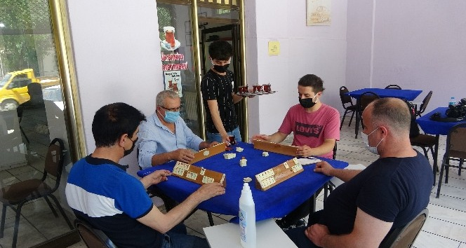 Uşak normalleşti, kahveciler bayram etti