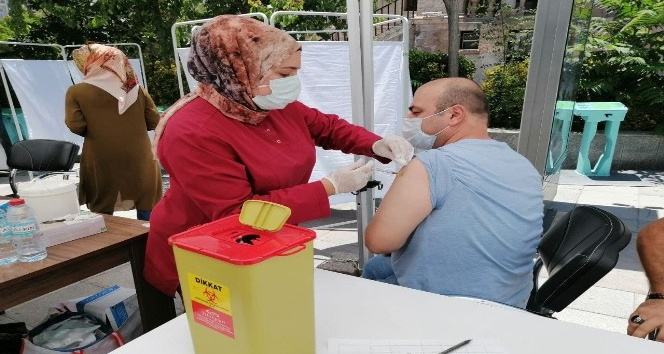 Aksaray’da Covid-19 aşısı vatandaşın ayağına getirildi