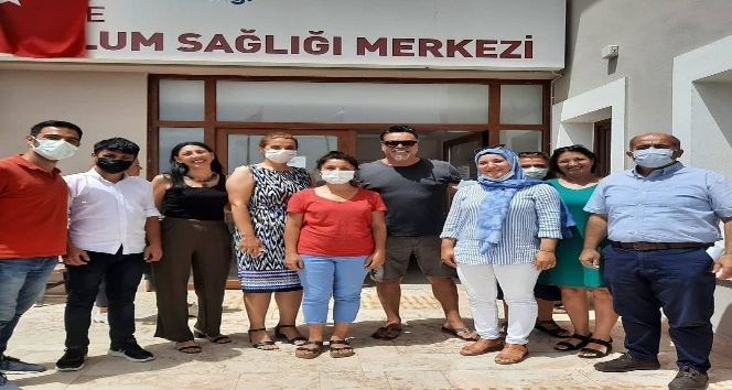 Beyazıt Öztürk’ten Çeşme’de sağlık çalışanlarına moral ziyareti