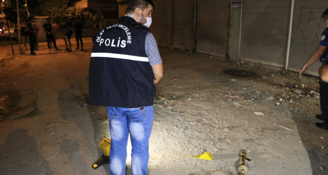 Adanada iki grup arasında silahlı sopalı kavga: 2 yaralı