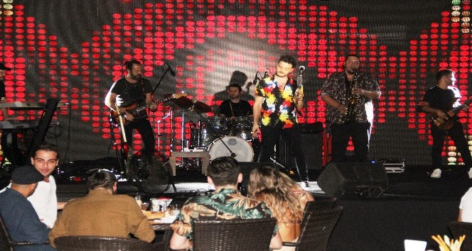 1 yıllık hasret sona erdi; Bodrum’da konser özlemi bitti