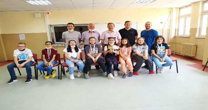 “Yükselen Yıldız Kupası” Osmanbey Ortaokulu’nun oldu