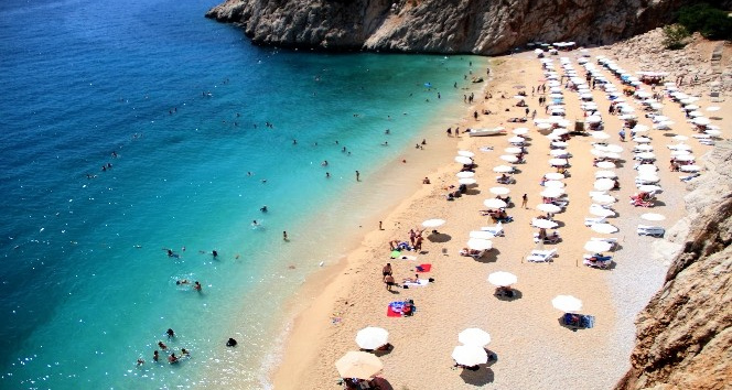 (Özel) Normalleşmeyle birlikte dünyaca ünlü Kaputaş Plajı’na yoğun ilgi