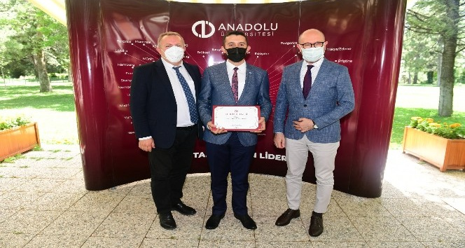 Rektör Erdal, Doç. Emre Ünlenen’i tebrik etti