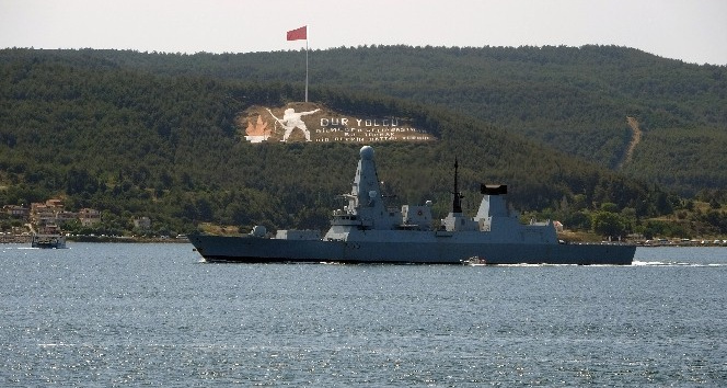 Rusya’nın Kardeniz’de ateş açtığı İngiliz savaş gemisi ‘HMS Defender’ Çanakkale’de