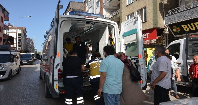 Hafif ticari aracın çarptığı çocuk yaraladı