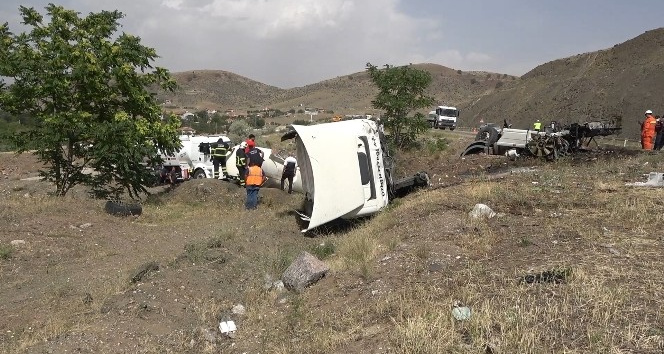 Akaryakıt yüklü tanker 3 parçaya bölündü, Ankara-Samsun kara yolunda ulaşım 2 saat aksadı