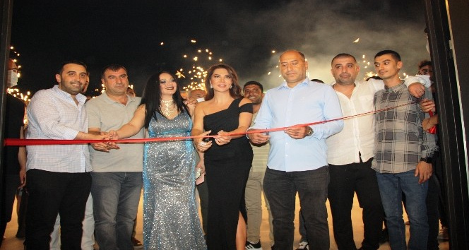 Ebru Yaşar’ın katılımıyla Diyarbakır’da eğlence mekanı açıldı