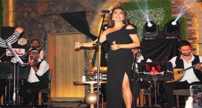 (Düzeltme) Ebru Yaşar’ın katılımıyla Diyarbakır’da eğlence mekanı açıldı