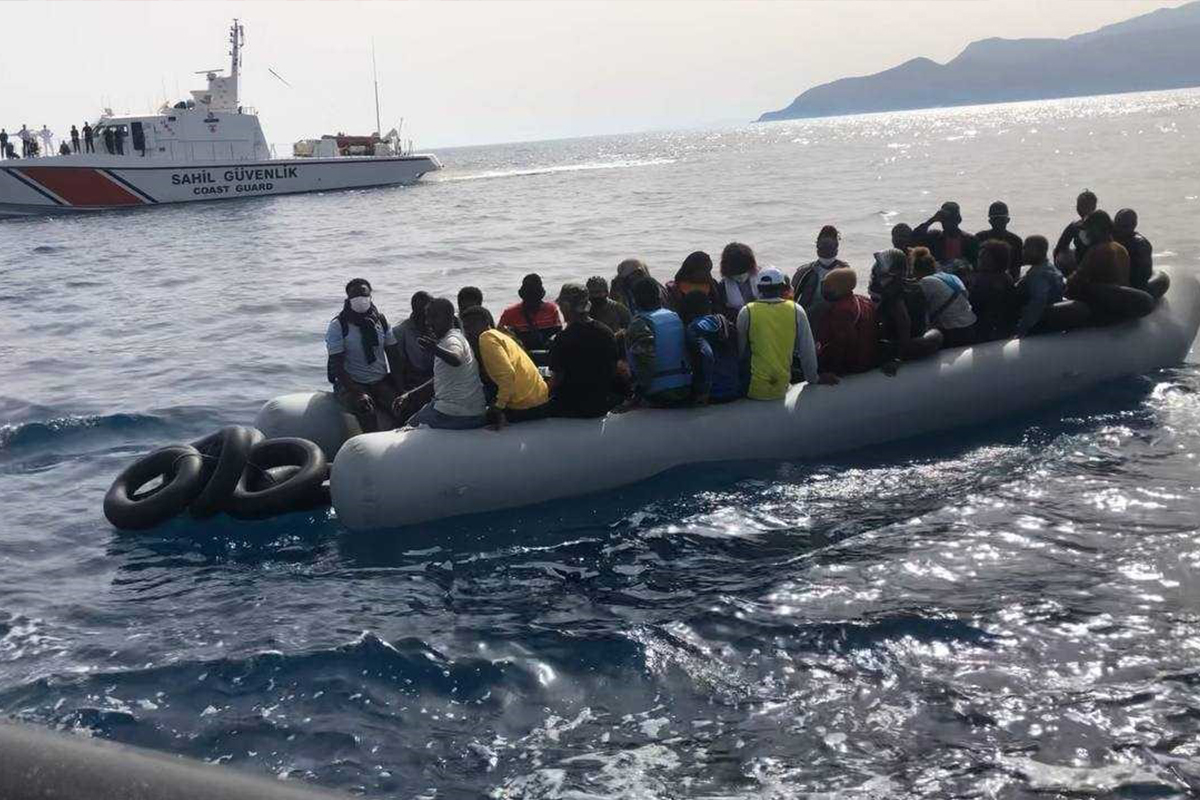 Kuşadası açıklarında 39 düzensiz göçmen kurtarıldı