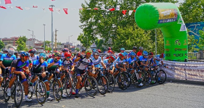 Grand Prix Erkekler yarışı kentin zirvesiyle start aldı
