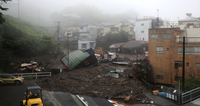 Japonyayı vuran sel ve heyelanda 300 ev zarar gördü