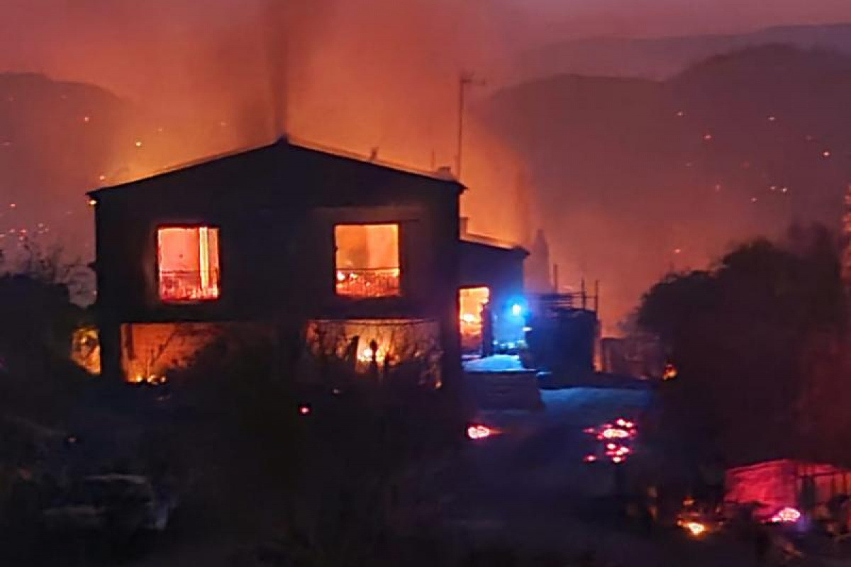 Güney Kıbrıs’taki yangın ölüme neden oldu, acil durum ilan edildi