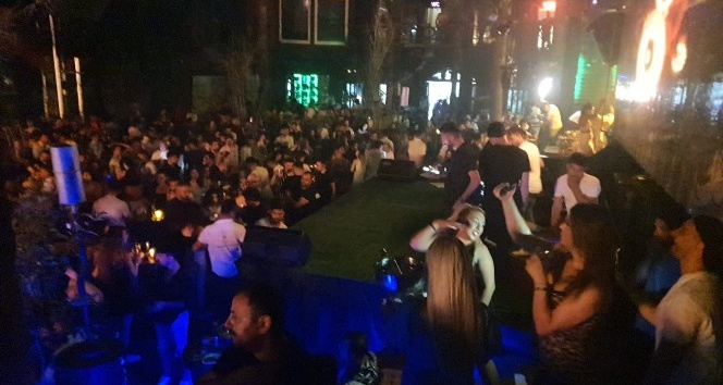 Ünlü şarkıcı Irmak Arıcı, Marmaris konserine çıkmadı, hayranları isyan etti