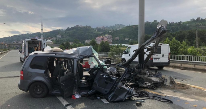 Almanyadan Rizeye tatile gelen gurbetçiler Ofta kaza yaptı: 2 ölü, 4 yaralı