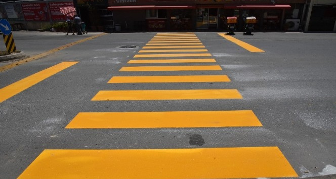 Giresun’da yaya çizgileri yeşil beyaza boyanıyor