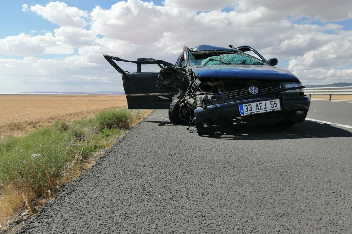 Trafik kazasında araca sıkışan kadın kendini acılarını unutup eşini ve kızını sordu