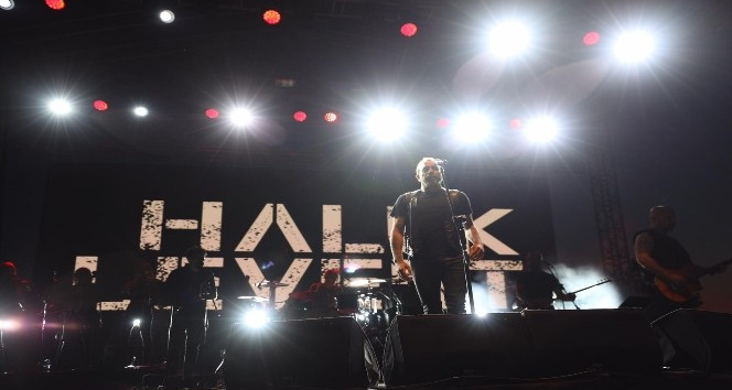 Kısıtlamasız ilk pazar gününde Haluk Levent coşkusu