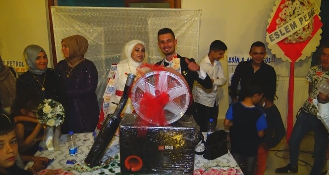 Modifiye tutkunu damada çelik jant egzoz ve ses sistemi hediye edildi