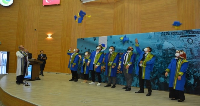 Kırşehir AEÜ’de 2020 - 2021 akademik yılı mezuniyet töreni yapıldı