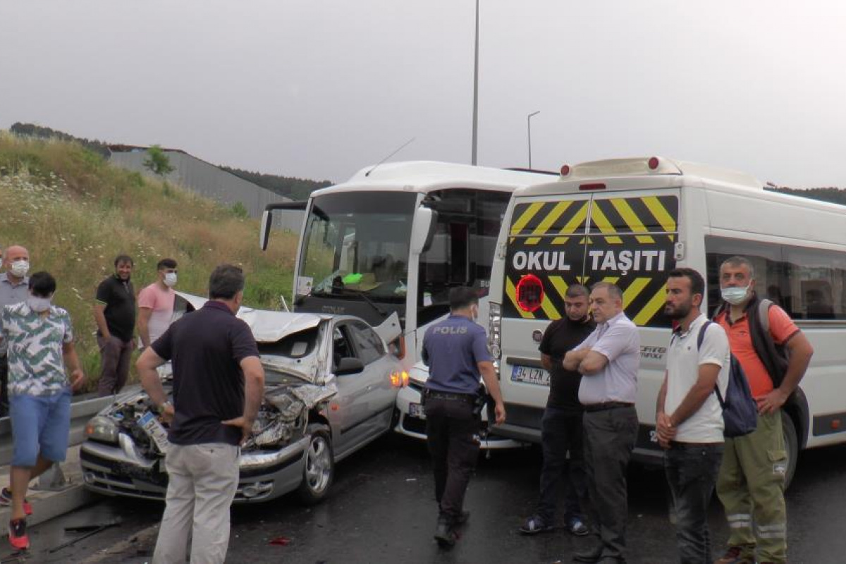 Maltepe’de 5 aracın karıştığı zincirleme trafik kazası: 2 yaralı