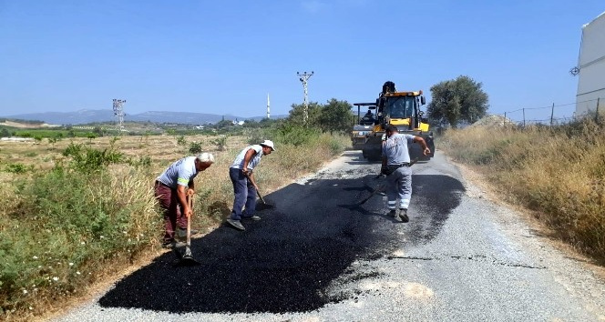 Akdeniz’de asfalt ve kaldırım çalışmaları sürüyor