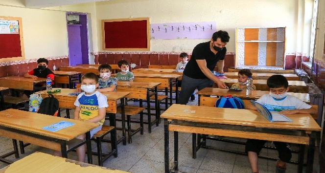 1400 öğrencinin katıldığı yaz okulu açıldı