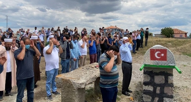 Tur teknesinin batmasıyla yaşamını yitiren çocuk Yozgat’ta toprağa verildi