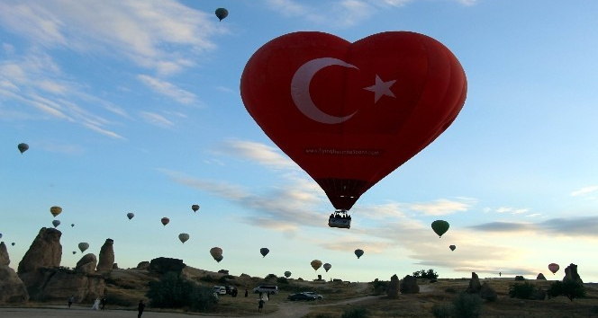 Türkiye’nin ilk figürlü balonu Kapadokya’da uçtu