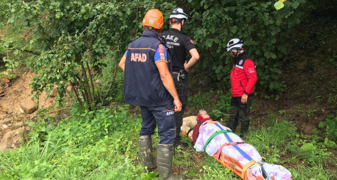Selde mahsur kalan yaşlı kadını, AFAD ekipleri kurtardı