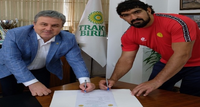 Başpehlivan Koç, sözleşmesini 2023’e kadar uzattı