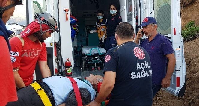 Mantar toplamaya giden yaşlı adam uçuruma yuvarlandı