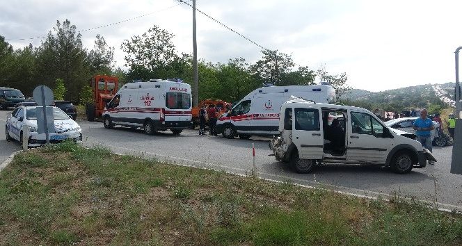 Uşak’ta 8 aracın karıştığı zincirleme kazada 8 kişi yaralandı