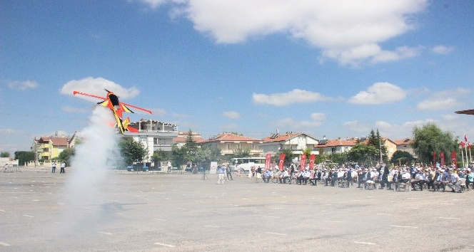 THK pilotlarının gösterisi nefes kesti