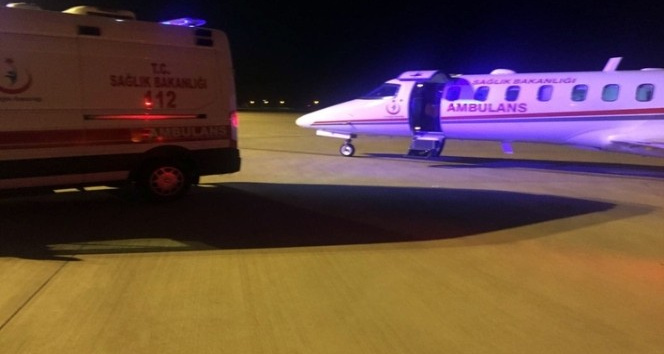 Batman’da tedavileri sürdürülemeyen iki hasta, uçak ambulansla Ankara’ya sevk edildi